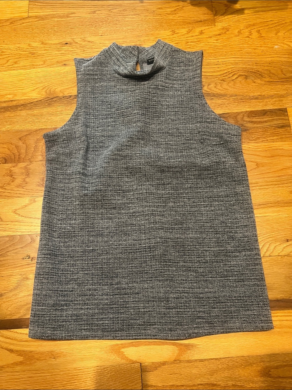 Banana Republic Heathered Gray Sleeveless Mock Neck Top
